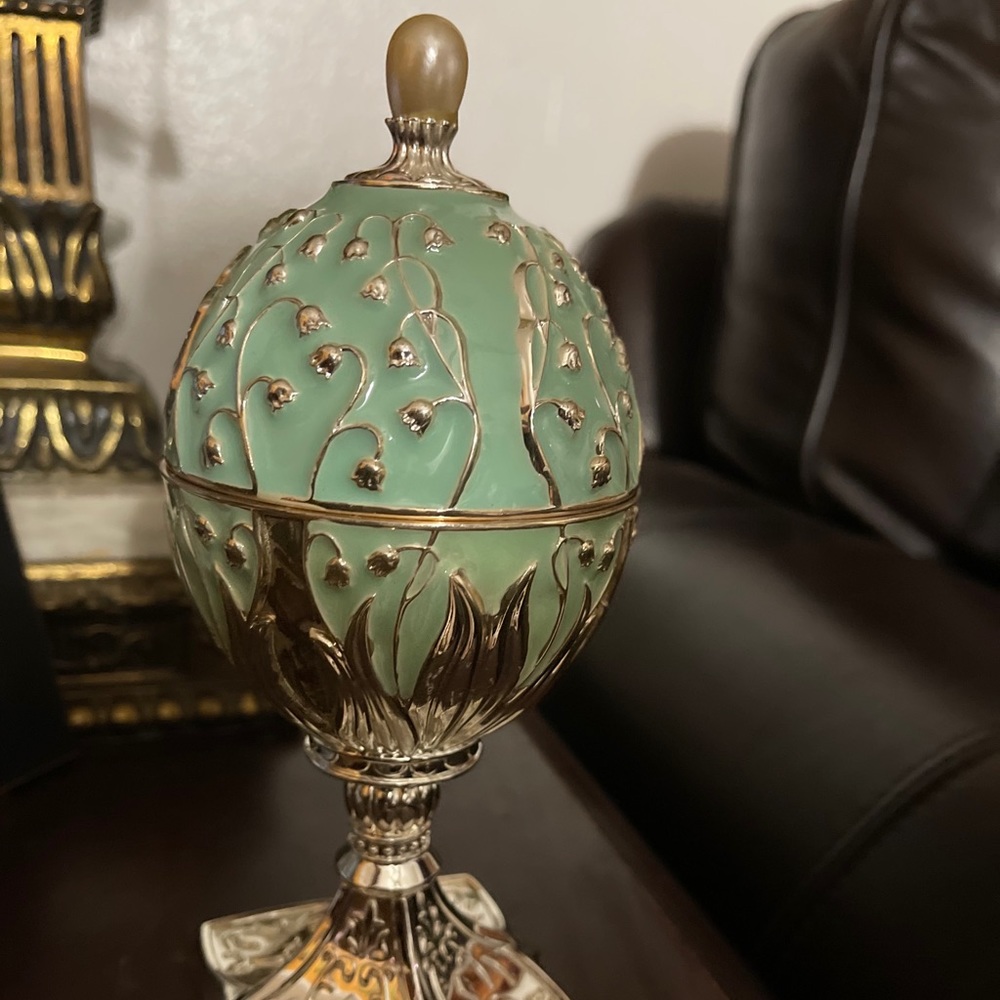 Silverplated Musical Wind-up Egg w Rotating